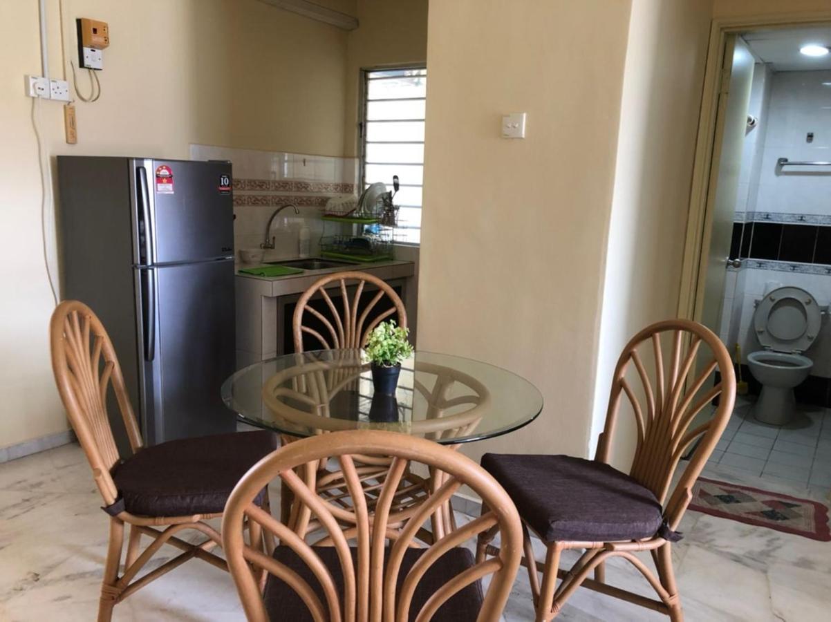 Rumah percutian 99 Glory - Seaview, Poolview, Beachfront,wifi