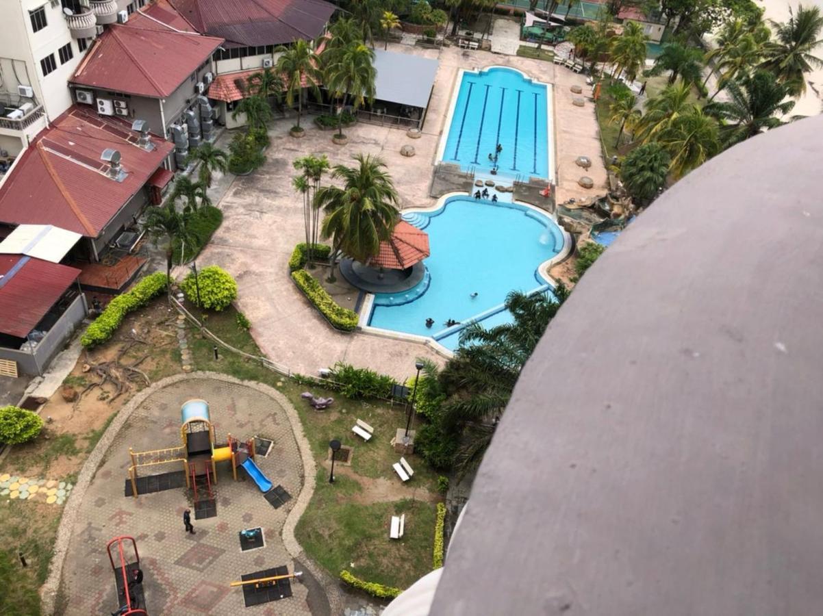 99 Glory - Seaview, Poolview, Beachfront,wifi * Seremban