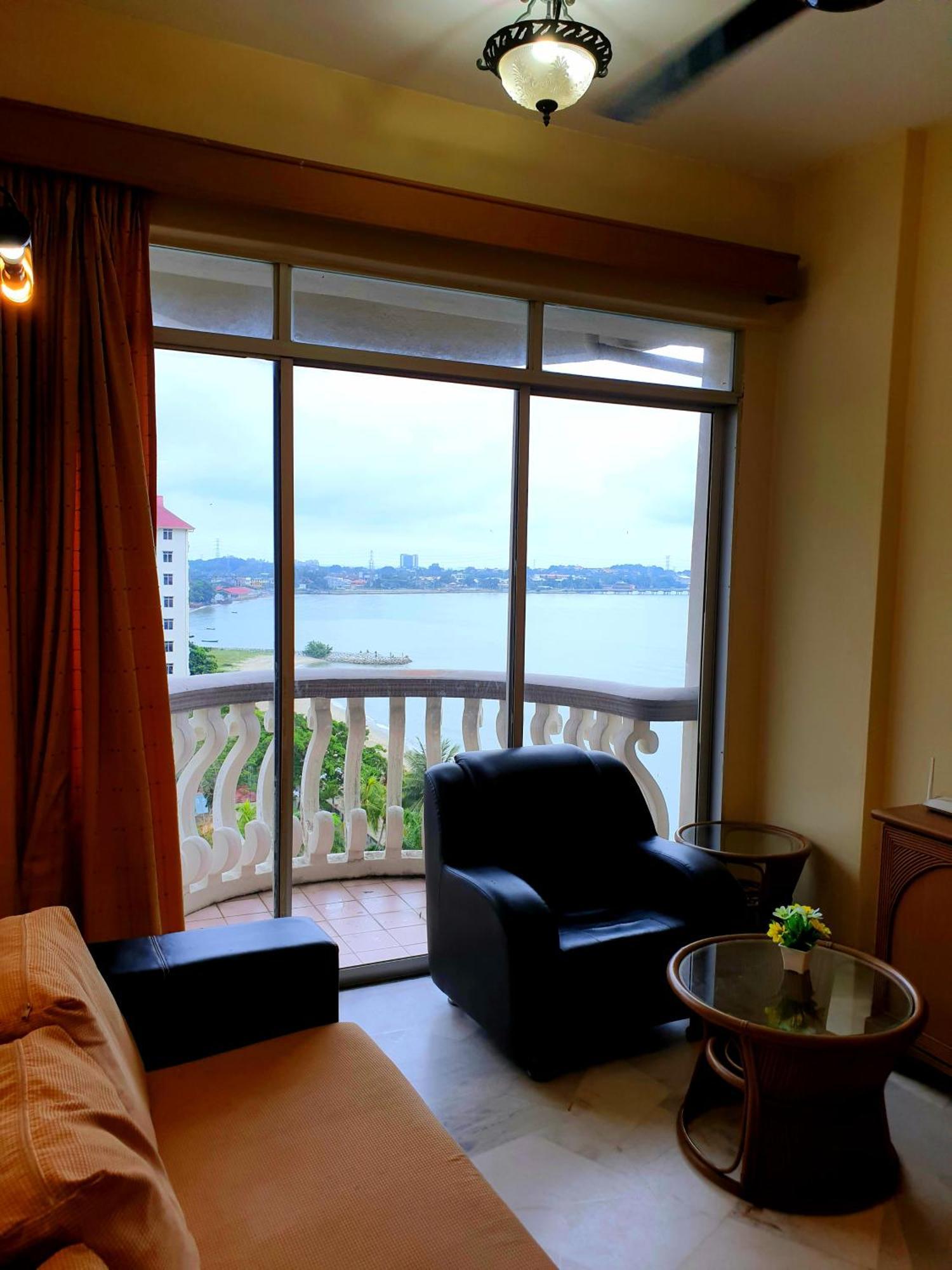 99 Glory - Seaview, Poolview, Beachfront,wifi Seremban