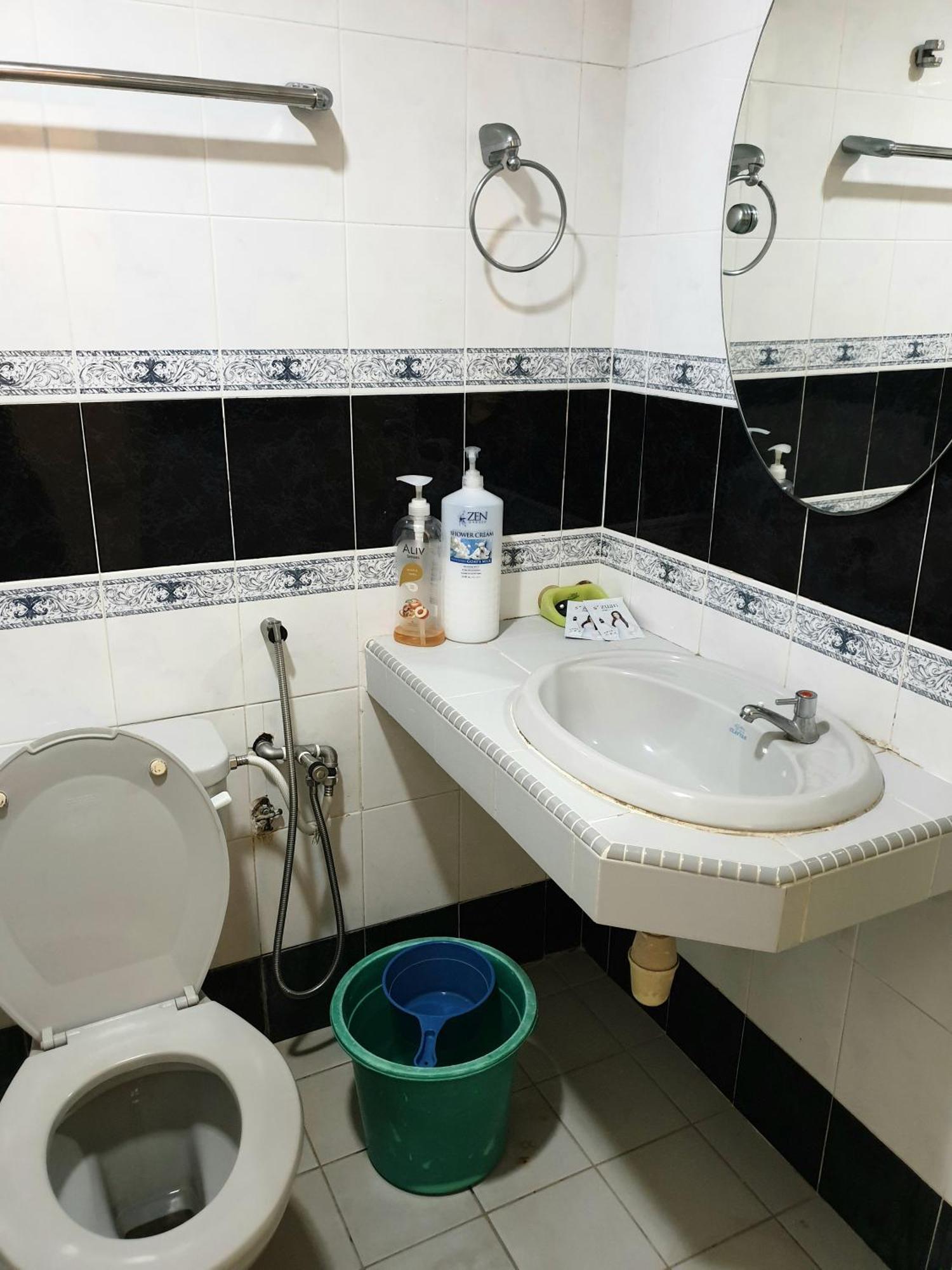 99 Glory - Seaview, Poolview, Beachfront,wifi Seremban
